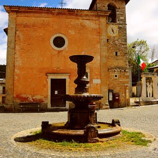 Piazza San Silvestro, Collebrincioni